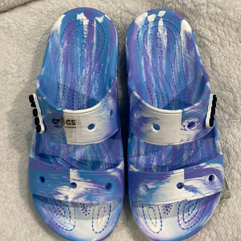🆕🐊CROCS Classic Marbled Sandals, Size 7 Lilac, Blue, & White - Picture 2 of 6